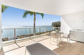 Executive Waterfront Apartment - Palms at The Pier